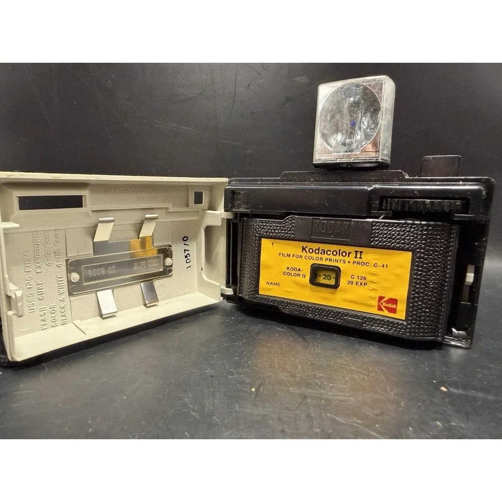 Vintage Keystone Auto-Instant 115X‎ Camera w/ Flash Cube & Extras – Tested